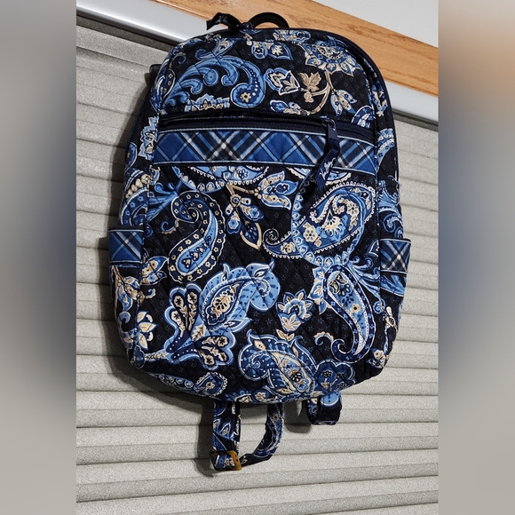 Vera Bradley Handbags - Vera Bradley Windsor small backpack